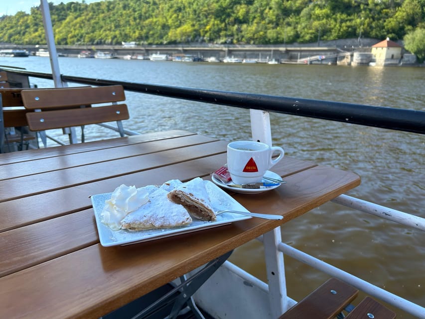 1 hour boat cruise with fragrant coffee and homemade strudel - Quick hits you’ll care about