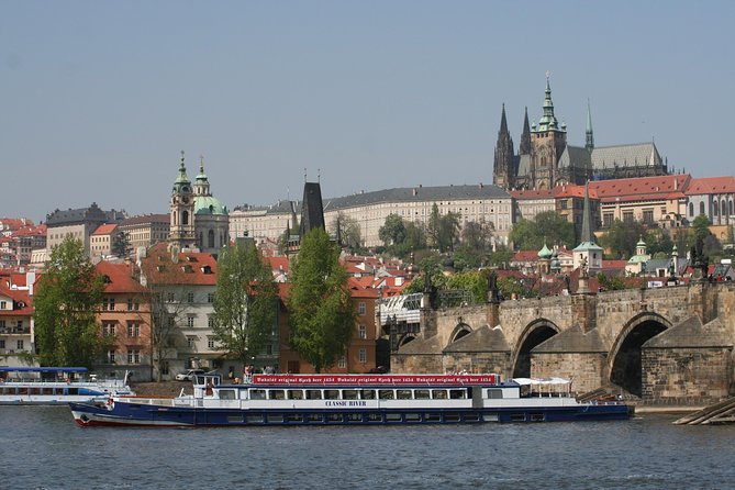 1 hour Prague Panoramic Vltava River sightseeing Cruise - Snacks, coffee, and free Wi‑Fi: what’s included vs extra
