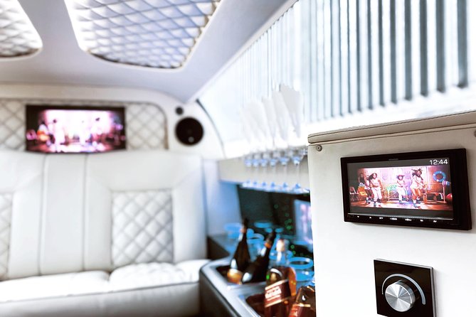 1 hour ride in vintage limousine - Why Prague in a vintage limousine feels special