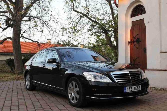1-way Prague to Vilshofen private transfer - up to 7 passengers - Handling the Unexpected: When Communication Matters