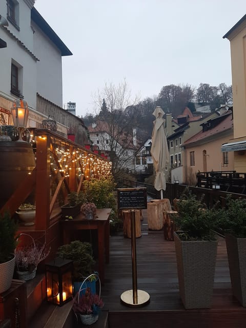 1000 years of history! Evening walking foodie tour - Nerudova Street to Malostranské Square Aperitif