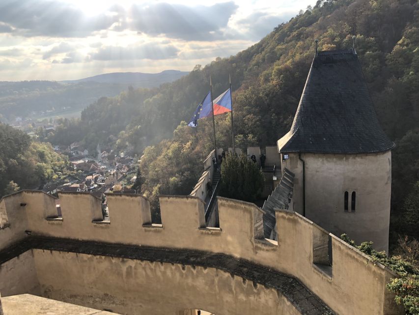 Coutryside bike tour to Karlstejn Castle. - Getting started at Praha Bike (and why the gear setup matters)