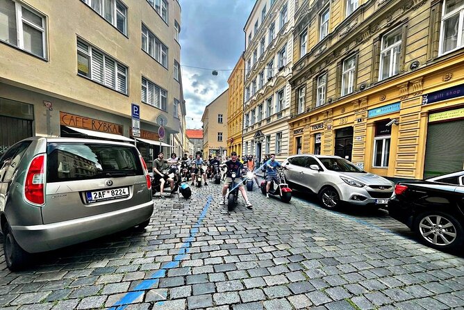Create your own route on eScooter and enjoy Prague on wheels! - Hradčany and the castle skyline: the Czech presidency and St Vitus Cathedral