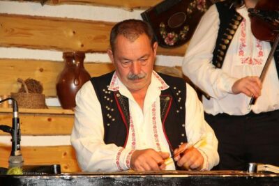 Czech Folklore Show with dinner and transfer - The Dinner Setup: 4 Courses Plus Unlimited Drinks