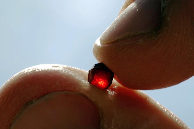 Czech garnet panning, scenic drive, farm & cheese, lunch & beer - Stone suns and garnets: factory stop and river panning