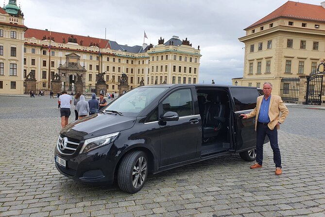 Discover Prague Private Tour - 3 hours - Prague Castle and St. Vitus Cathedral: the real center of gravity