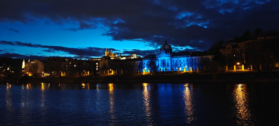 Exclusive Christmas cruise with Christmas Eve buffet - Should you book this Prague Christmas Eve cruise?