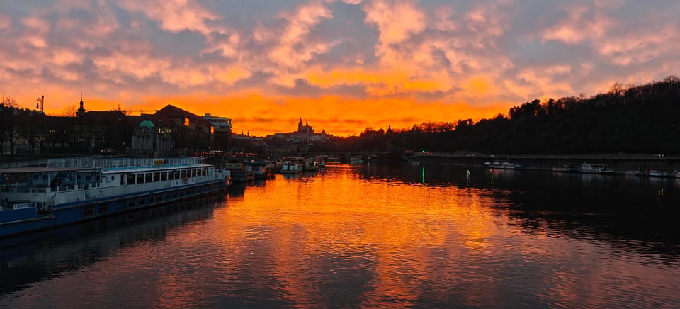 Exclusive Christmas cruise with Christmas Eve buffet - Your 110-minute Christmas Eve route: landmarks in the right order