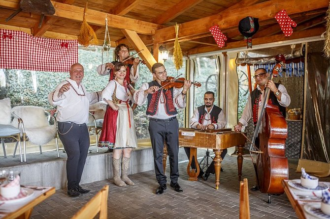 Folklore Dinner with Unlimited Drinks 4course Menu - Your 7:30 pm Start, Plus Pickup Windows That Actually Matter