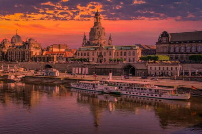 From Prague: Dresden Christmas markets and old town tour - Dresden old town on foot: connecting streets to holiday scenes