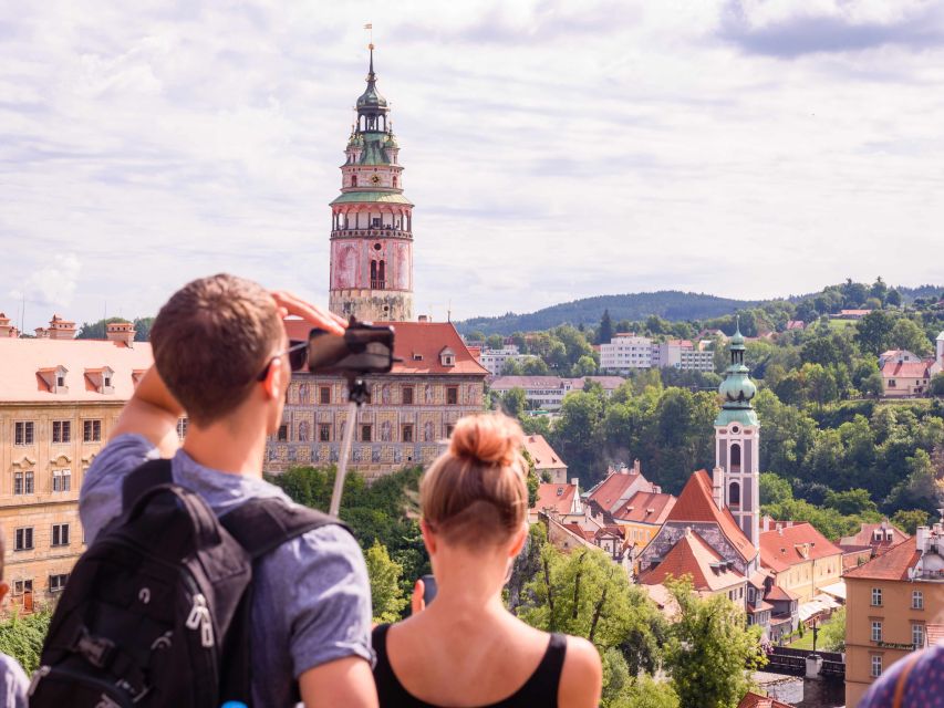 From Prague: Full-Day Český Krumlov Tour with Lunch - Arriving in Český Krumlov: the guided walk that helps you read the town