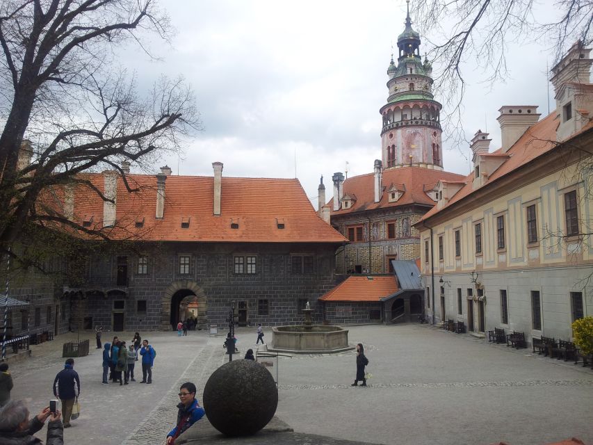 From Prague: Full-Day Český Krumlov Tour with Lunch - Český Krumlov Castle: where the 18th-century theatre steals the show