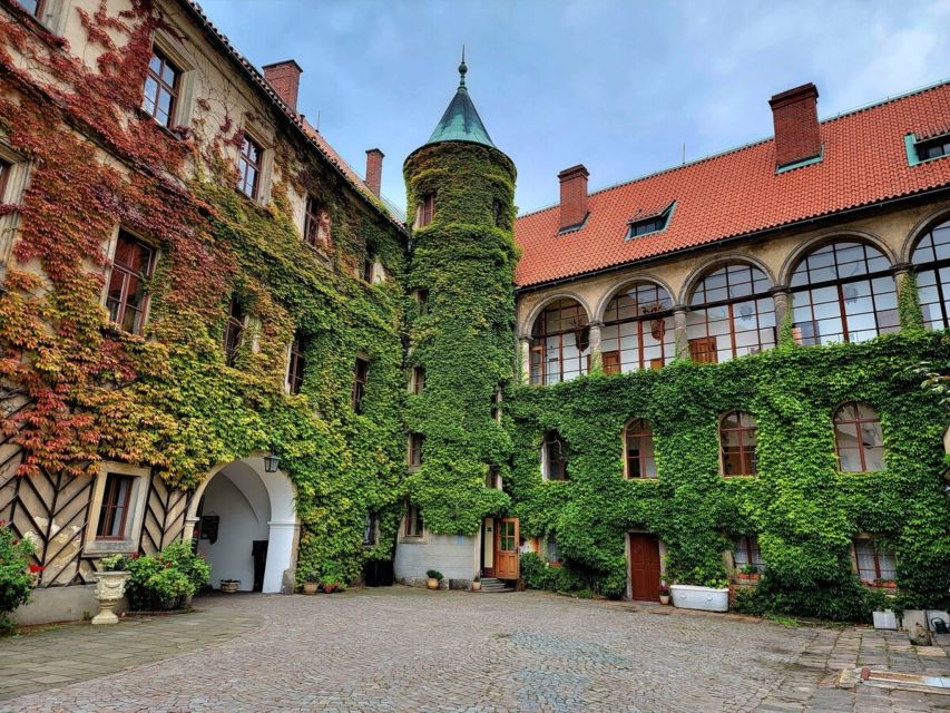 From Prague: Hike, Castle and Brewery in Bohemian Paradise - Czech beer time: tasting craft lager in Lomnice nad Popelkou