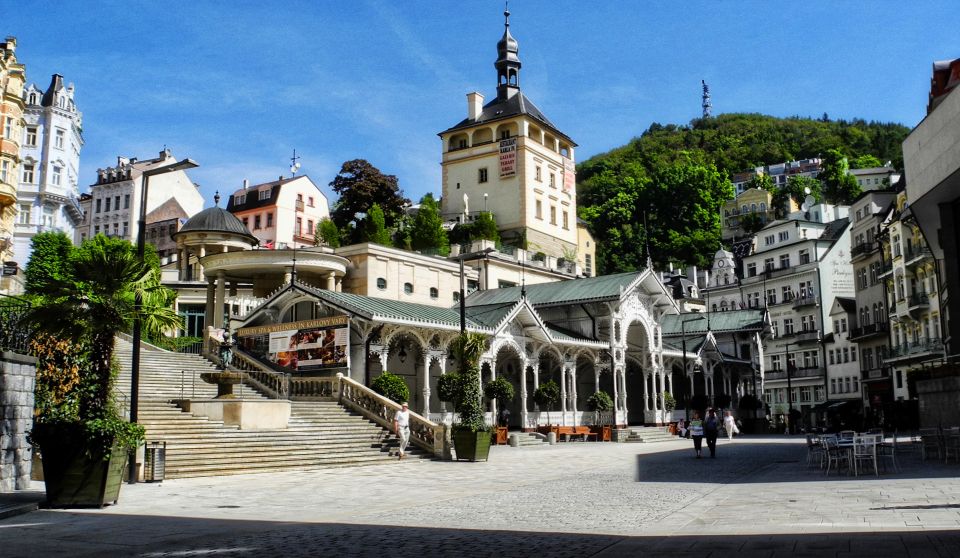 From Prague: Karlovy Vary Full-Day Tour - Coach comfort, timing, and rain-proofing your day