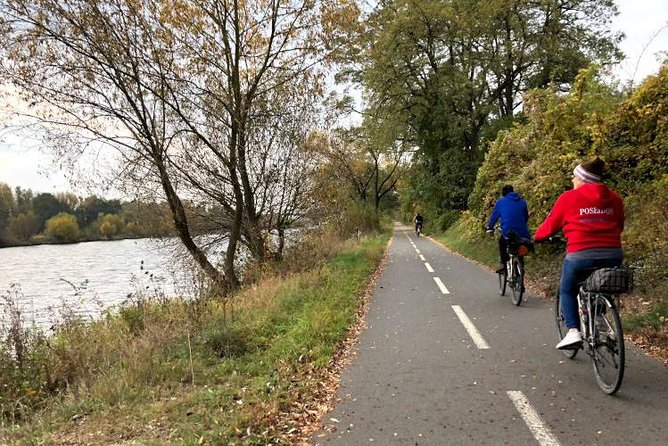 Full-Day Countryside E-Bike Tour to Karlstejn Castle (small group - Lunch at Hlasná Třebáň: A Real Rest Before the Castle Climb