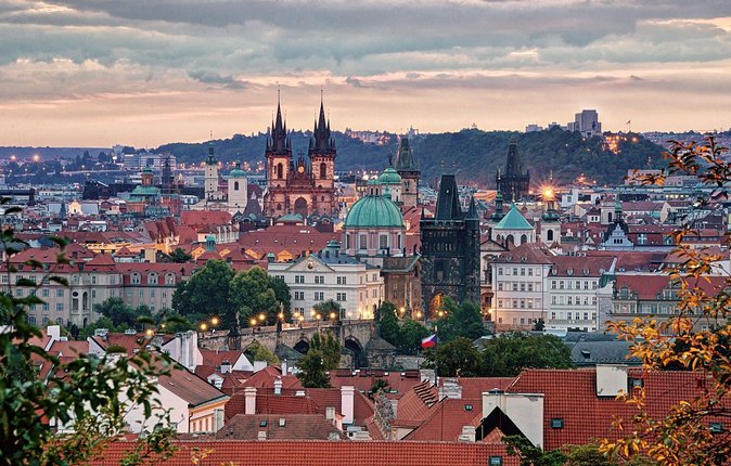 Full-Day Prague in a Nutshell Walking Tour with delicious Lunch-Cruise - Key points worth caring about