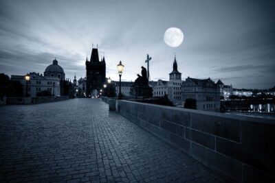 Ghosts and Legends walking tour in Prague - Meeting point and the Charles Bridge opener