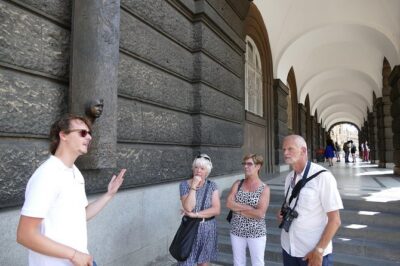 Hidden Prague Private Walkingtour - How Stare Město gets you into the medieval mindset (Stop 1)
