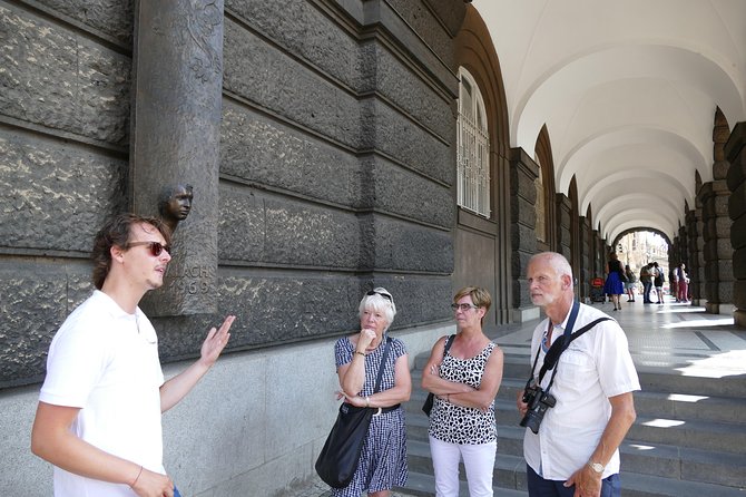 Hidden Prague Private Walkingtour - How Stare Město gets you into the medieval mindset (Stop 1)