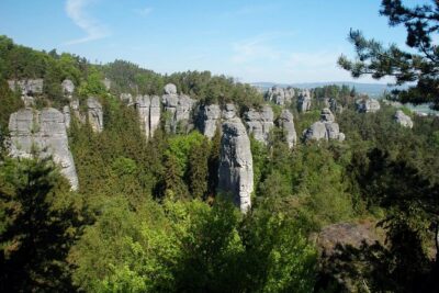 Hiking in fantastic Czech Paradise - Full Day Trip from Prague - The drive and the setup: pickup, guide, and an easy start at 9:00 am