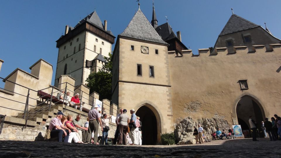 Karlstejn Castle & Crystal Manufactory - Private Tour - Taking a Breather: Lunch in the Village Below