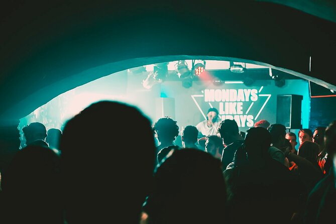 MONDAYS LIKE FRIDAYS - GIRLS 3 FREE DRINKS | Admission Ticket - Getting There: Prague Transit-Friendly Late at Night