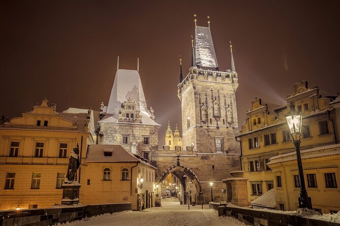 Mystery Tour at Charles Bridge and Prague Castle: Alchemy & Magic - The guide style: artist-historian storytelling and clear rules