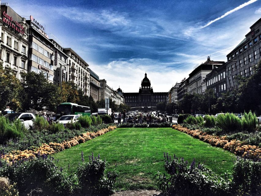 Old Town Prague Walking Tour - Languages and guide style: what matters for your experience