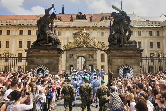 Prague: 1-Hour Castle Tour With Fast-GET Admission Ticket - Golden Lane: history you can walk through