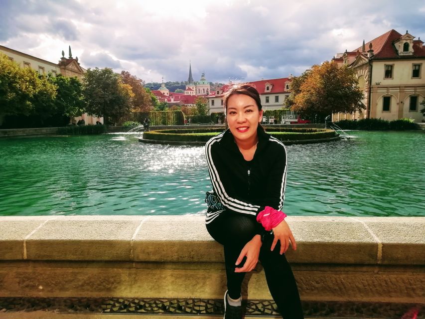 Prague 1-Hour Sight Running Tour - Crossing Charles Bridge While Everyone Else Is Just Waiting