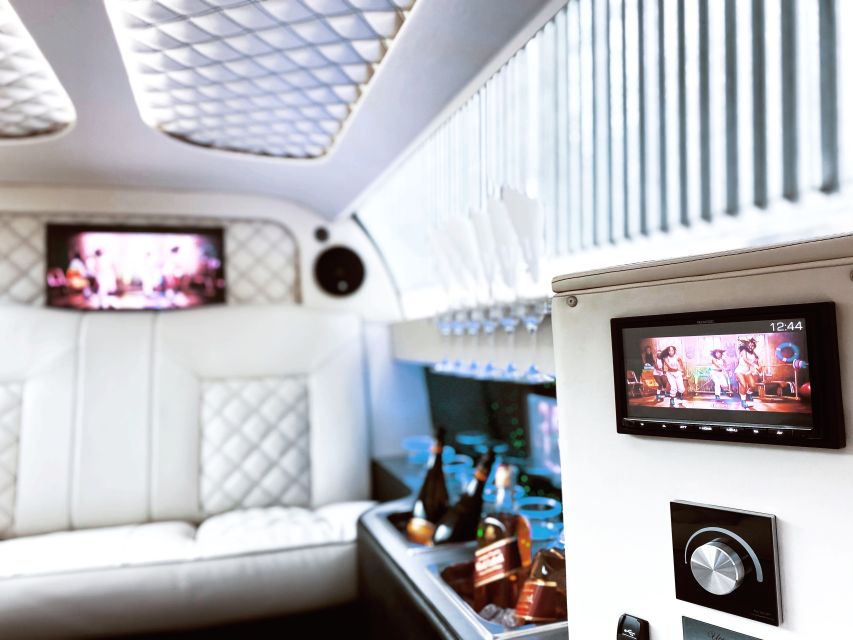 Prague: 1-Hour Vintage Limousine Rental - Champagne included: how to turn a bottle into a real moment