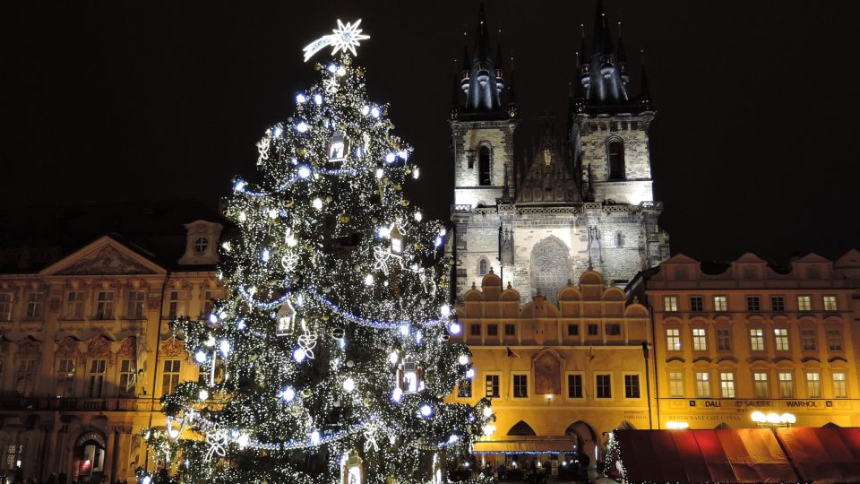Prague: 2-3h Magical Christmas Markets Tour with Inclusions - Franz Kafka Square to your first Christmas cookie
