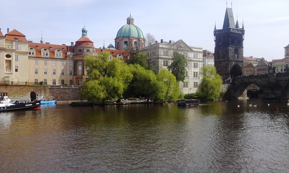 Prague: 2-Hour Lunch Cruise on the Vltava River - Old Town views from the water: Charles Bridge, Prague Castle, Petřín Hill