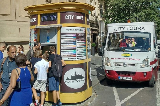 Prague 2-hour Panoramic Bus Tour - Comfort and group size: why 20 people can matter