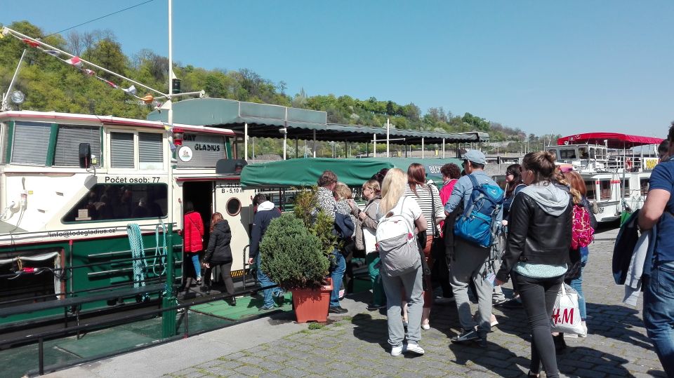 Prague: 3-hour Evening River Cruise with Dinner - Meeting at Republic Square: the yellow kiosk and the key directions