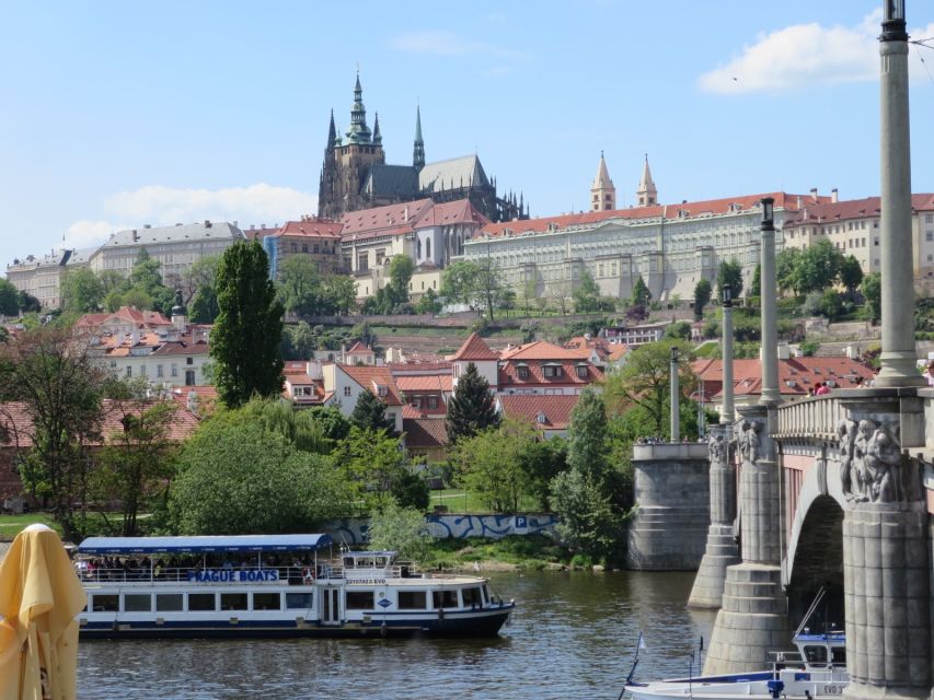Prague: 3-hour Evening River Cruise with Dinner - Best for: couples, first-time visitors, and anyone who wants an easy night