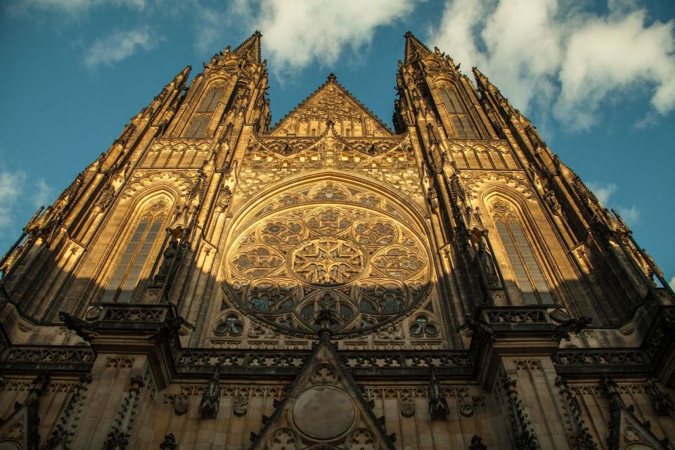 Prague: 3-Hour Old Town and Prague Castle Tour in German - Prague Castle courtyards, Golden Lane, and St. Vitus exteriors (the 1-hour reality check)