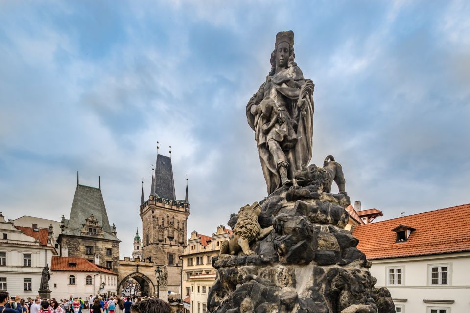 Prague: 3-Hour Walking Tour of Old Town & Prague Castle - The value of a 3-hour Old Town-to-Castle “greatest hits” walk