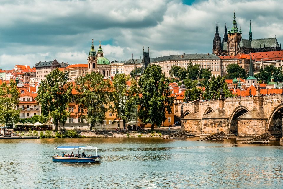 Prague: 45-Minute Sightseeing Cruise to Devil's Channel - A short cruise that actually feels like time well spent