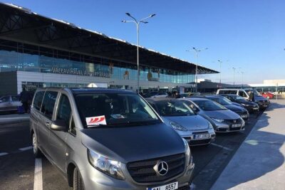 PRAGUE AIRPORT - CITY TRANSFERS in Spanish - Encuentro en el aeropuerto y llegada a tu hotel sin adivinar