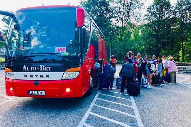 PRAGUE AIRPORT - CITY TRANSFERS in Spanish - Vehículo, tamaño del grupo y el detalle del WiFi