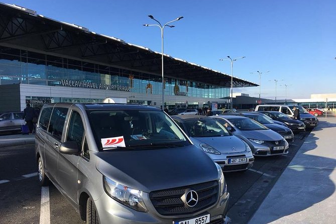 PRAGUE AIRPORT - CITY TRANSFERS in Spanish - Encuentro en el aeropuerto y llegada a tu hotel sin adivinar