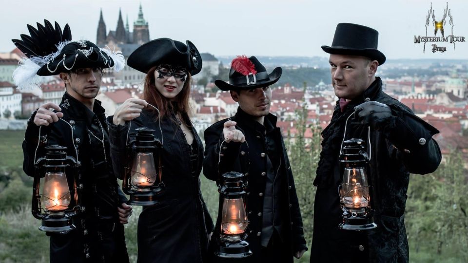 Prague: Alchemy & Mysteries Bridge and Castle Evening Tour - The extra side-street stop: a short pause with a purpose