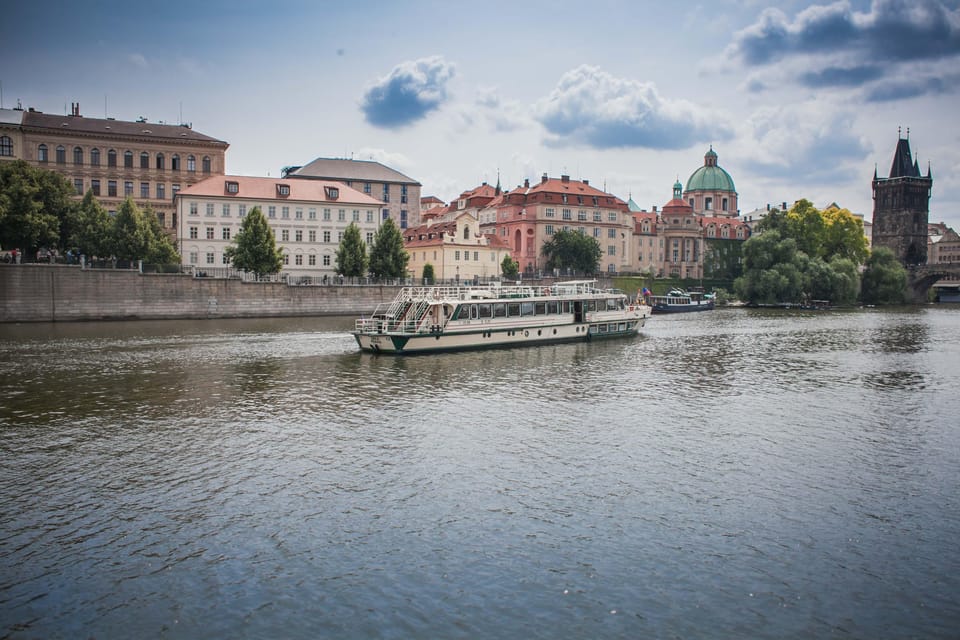 Prague: An unforgettable 2-hour cruise on the Vltava River. - Charles Bridge and Old Town viewpoints: photos without the scramble