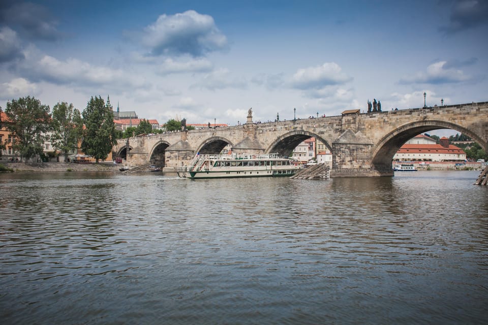 Prague: An unforgettable 2-hour cruise on the Vltava River. - The Vltava valley stretches: when nature breaks the city spell