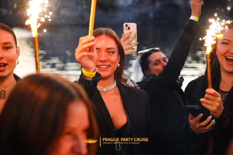 Prague : Boat Party with Afterparty at EPIC - Tour Language and the Live Guide Touch