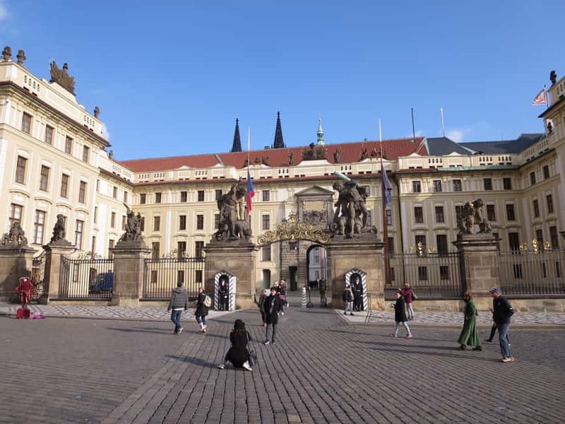 Prague: Bus and Boat Tour - Lesser Town and the Prague Castle grounds walk option