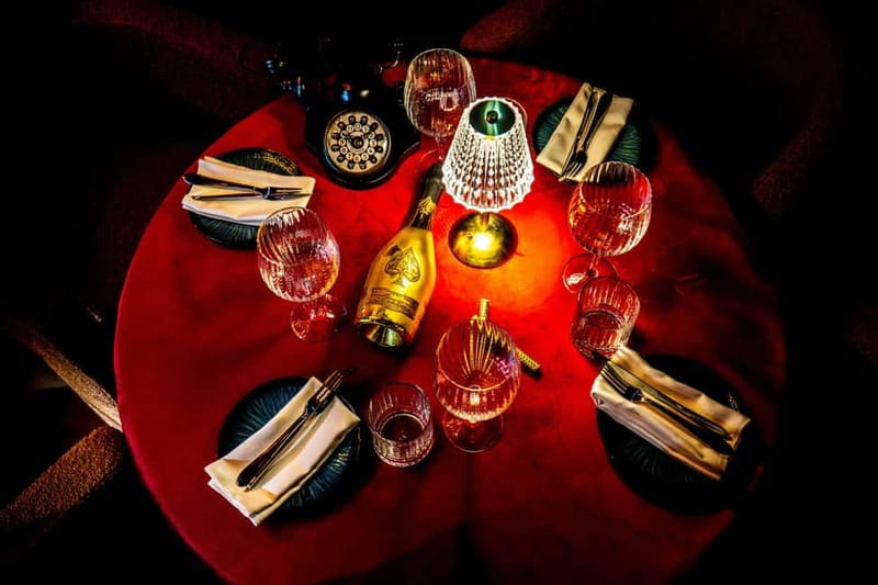 Prague: Cabaret Show at Medusa - Nightlife Prague - Timing Strategy: Building a Perfect Prague Night Around 21:00