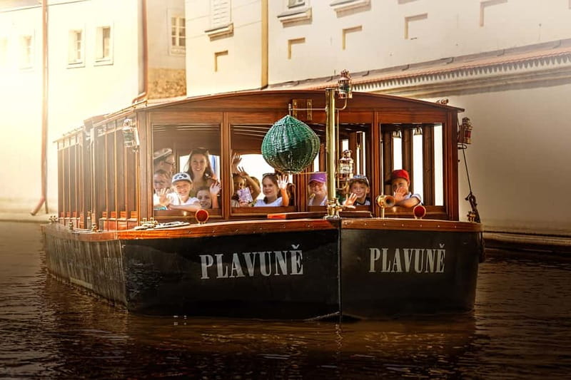 Prague: Canal Cruise Around Charles Bridge - The 50-minute Vltava route: what each stop feels like