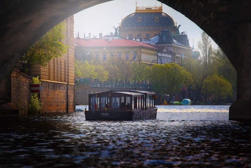 Prague: Canal Cruise Around Charles Bridge - The “warm + snack” comfort factor (and why it changes the mood)